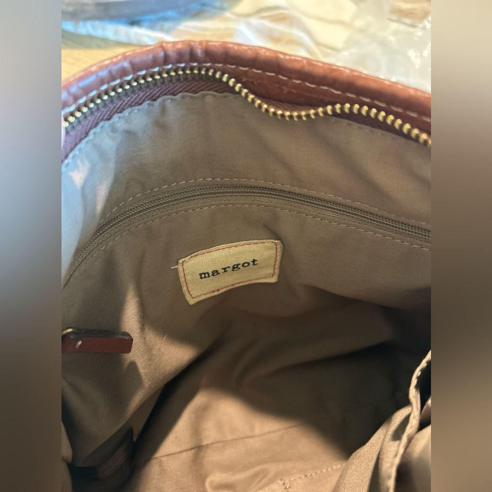 Margot leather crossbody bag - Picture 4 of 8